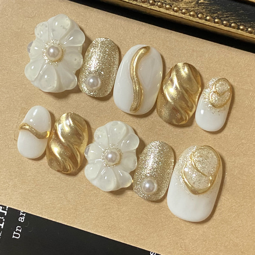 ぷっくりフラワー ネイルチップ 花 乳白色 ゴールド 成人式 卒業式 