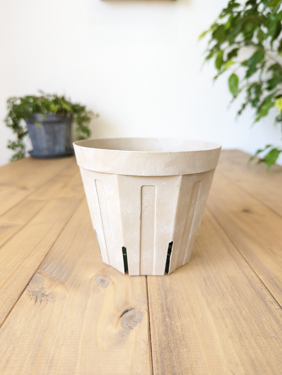 【リメイク鉢】スリット鉢4号　テラコッタ風リメイク　サンドベージュ　植木鉢　プランター 1枚目の画像