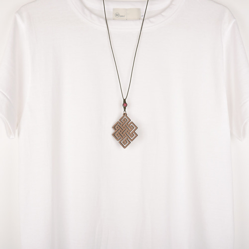 エンドレスノットのネックレスRosa MOSS クルミの木のウッド 
