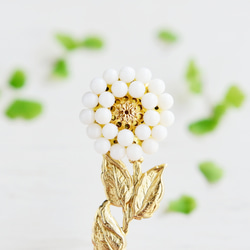 人気の新色【ブローチ】白珊瑚・アンティークレトロな一輪のお花 2枚目の画像