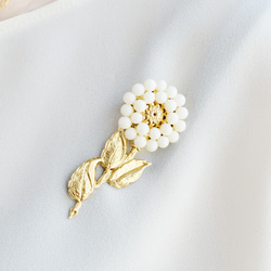 人気の新色【ブローチ】白珊瑚・アンティークレトロな一輪のお花 5枚目の画像