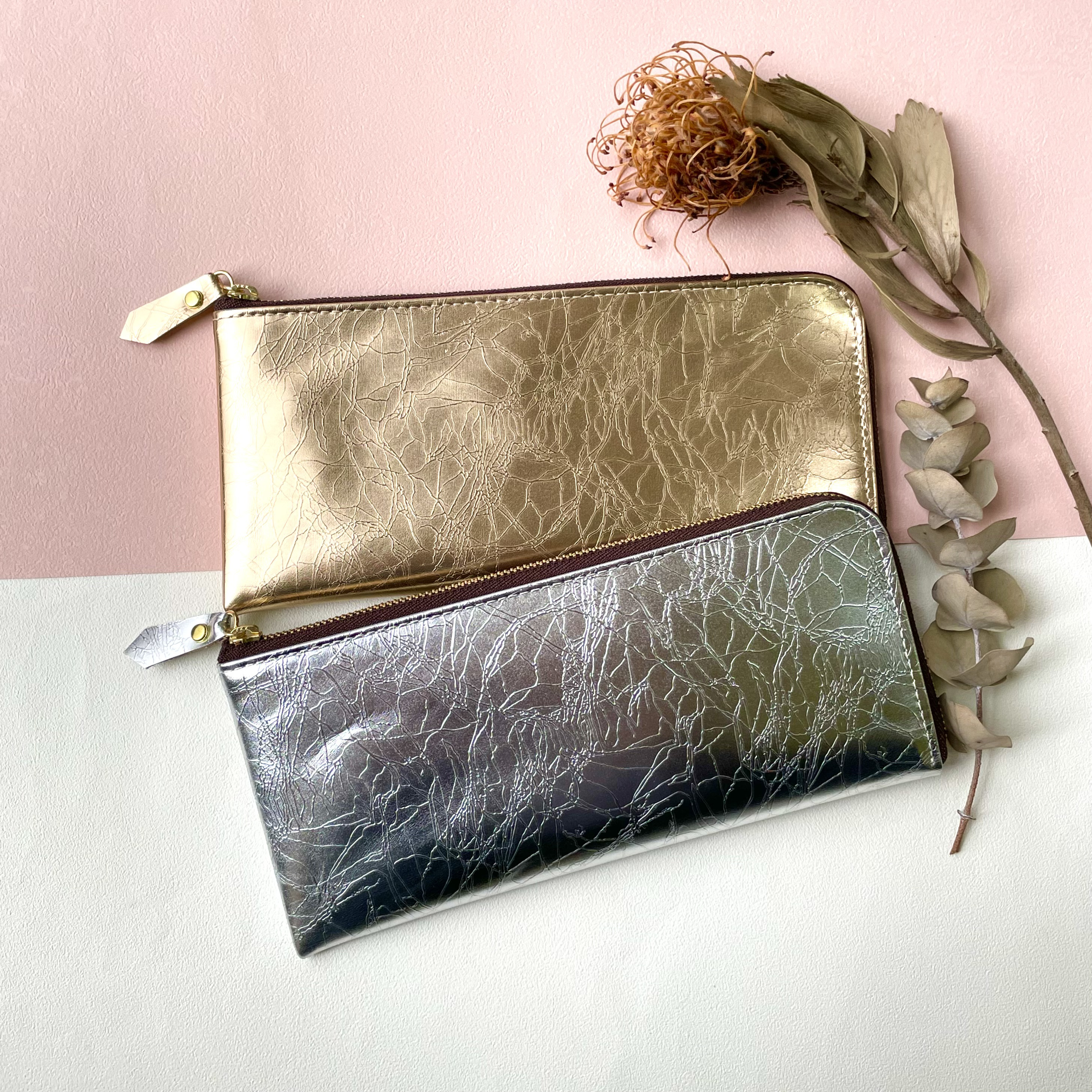 L字型のスリムな長財布　牛革　アートなゴールド・シルバー