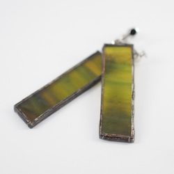 緑の草原のイヤリング（ピアス変更可）　ステンドグラス　シンプルで個性的　ガラス 3枚目の画像