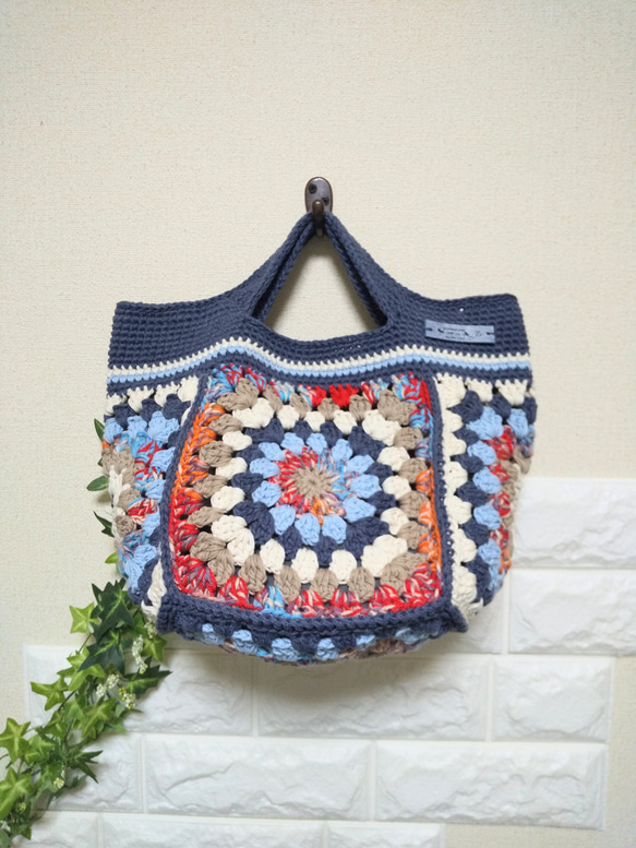 デニムリメイク*長財布*お財布バッグ*ハンドメイド*お花モチーフグラニースクエア グラニースクエアバッグ/かぎ針モチーフ デニムカラー トート