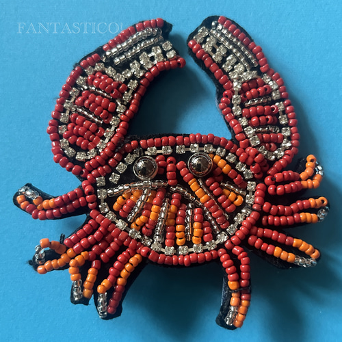 カニさんのビーズ刺繍ブローチ❤️デリカビーズステッチ ライン