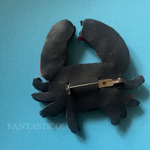 カニさんのビーズ刺繍ブローチ❤️デリカビーズステッチ ライン