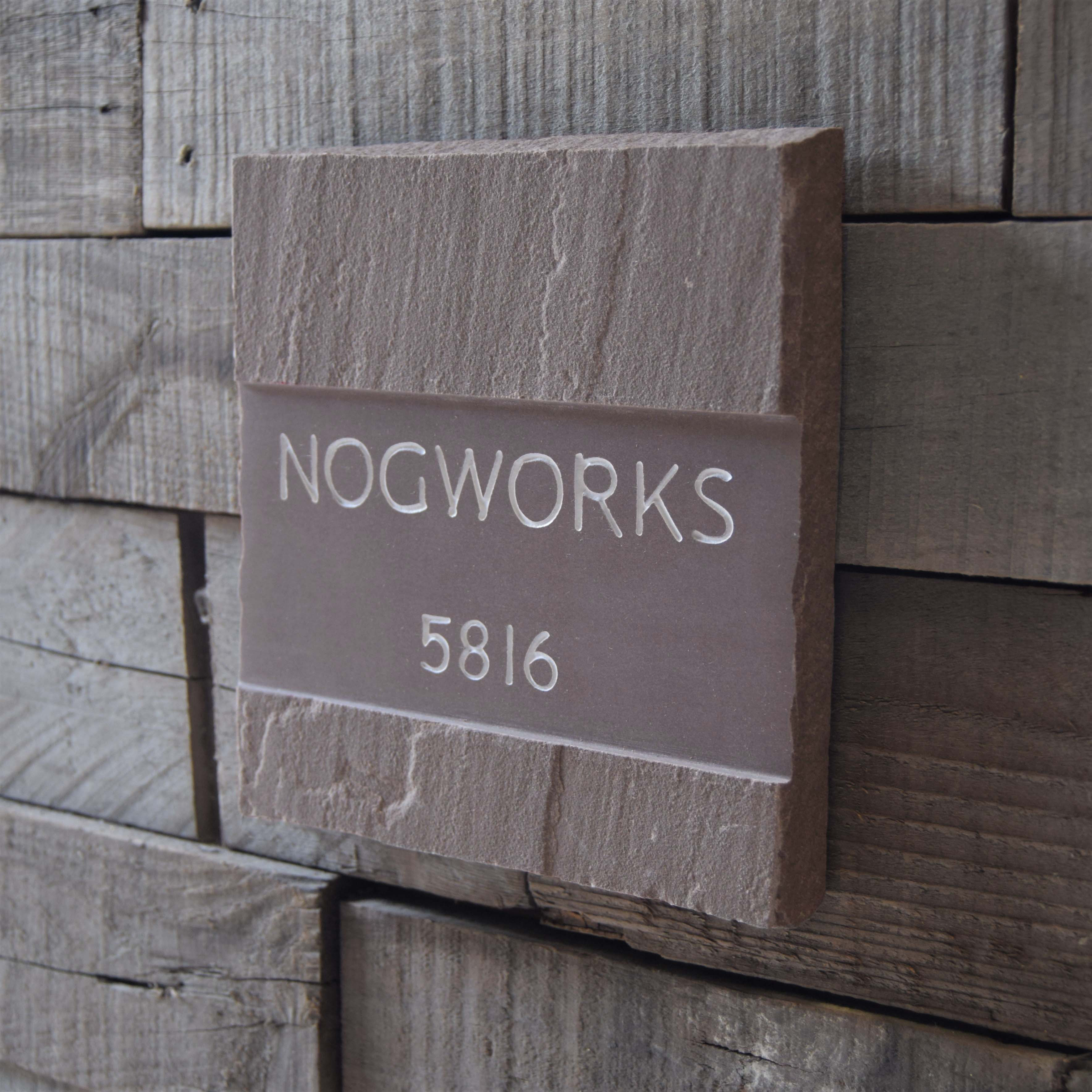 サンドストーン（レッド）表札【150㎜×150 ㎜】