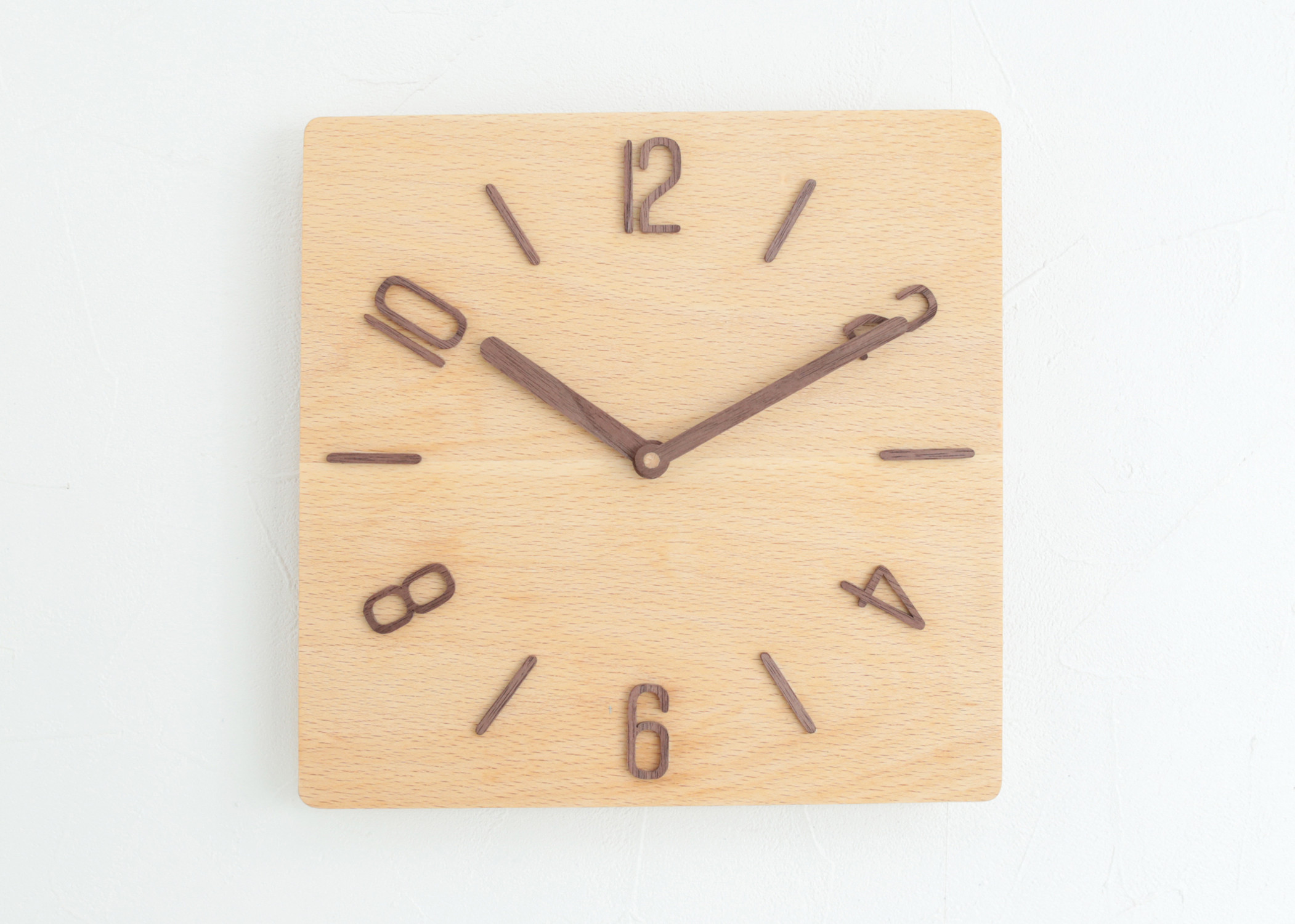 無垢材　木の掛け時計ブナ　スクエア