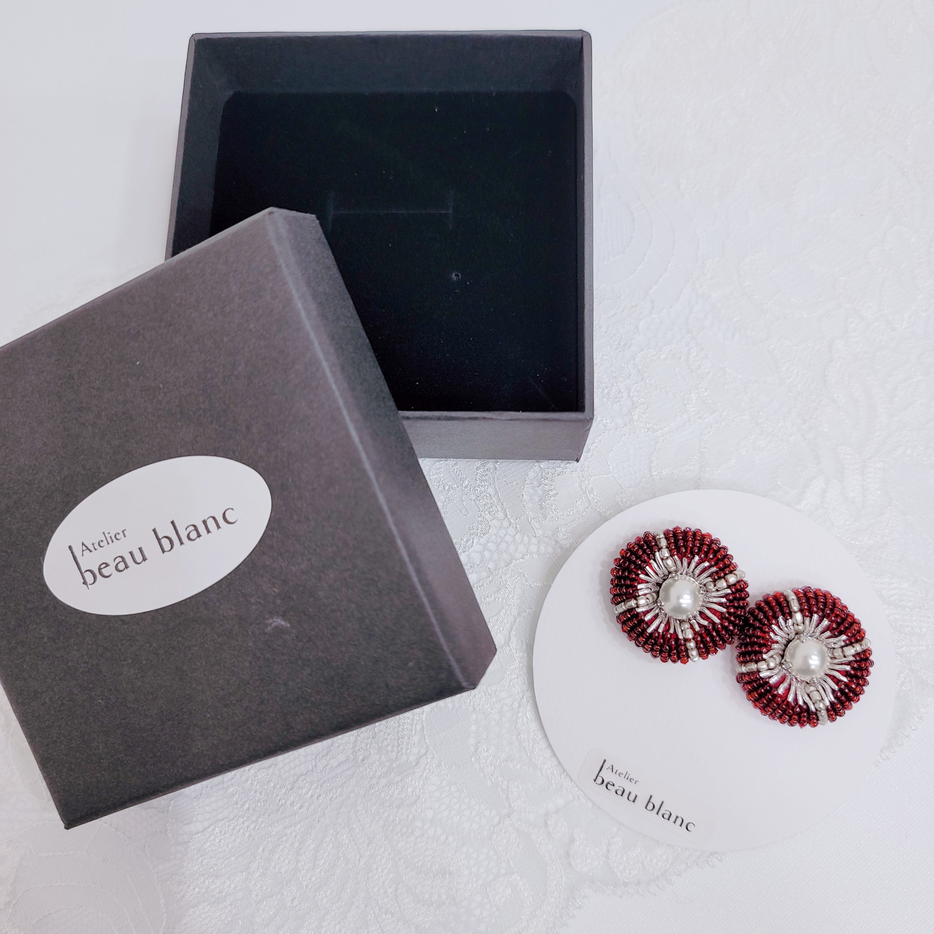 【pierce/earring】クールな丸ピアス/イヤリング[ワインレッド][オートクチュール刺繍]