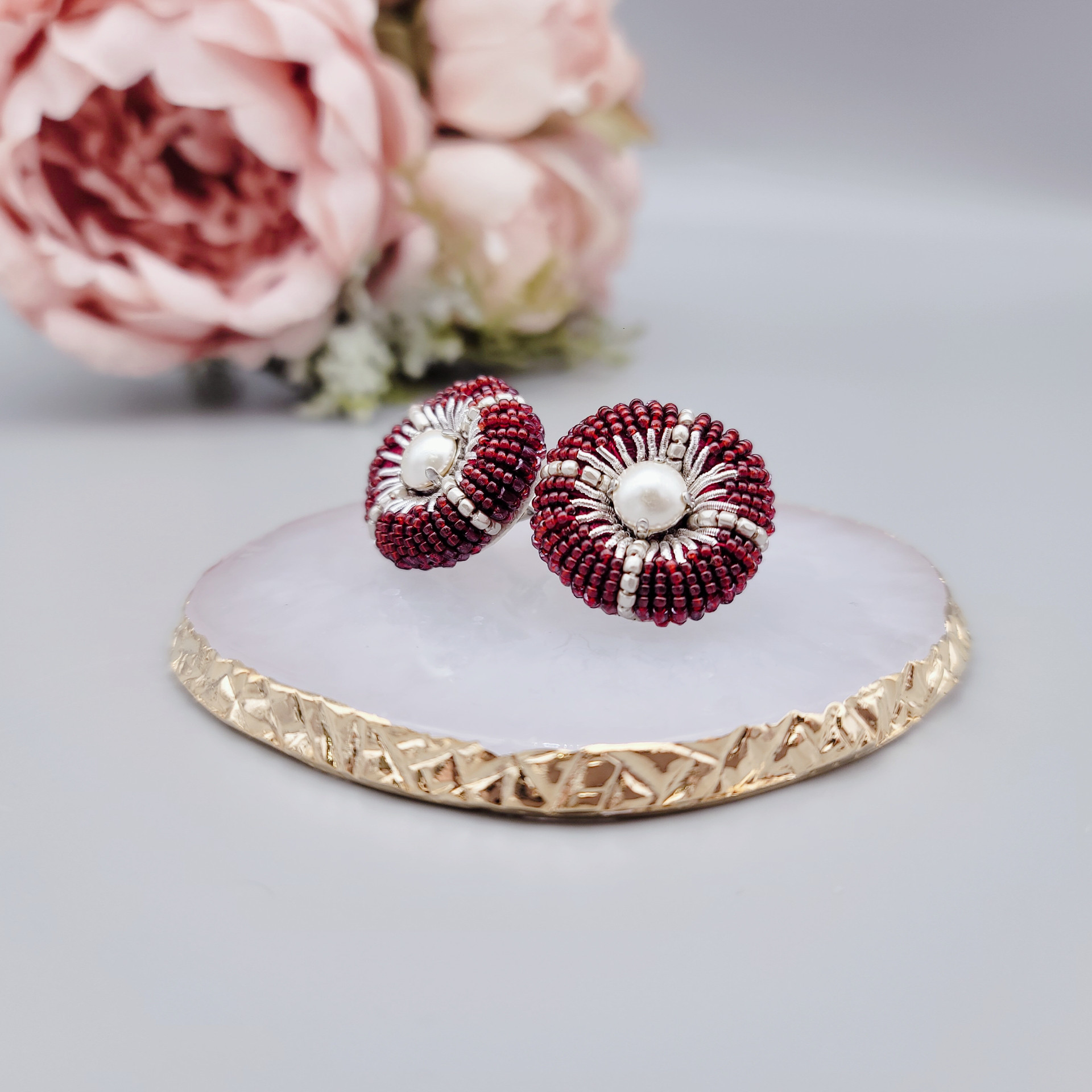 【pierce/earring】クールな丸ピアス/イヤリング[ワインレッド][オートクチュール刺繍]