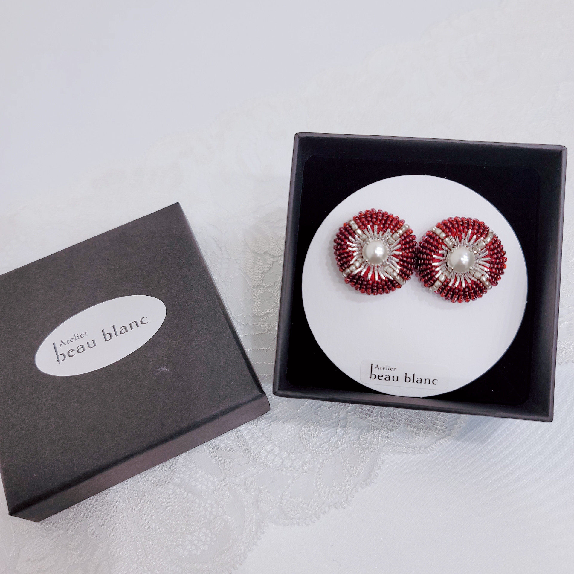 【pierce/earring】クールな丸ピアス/イヤリング[ワインレッド][オートクチュール刺繍]