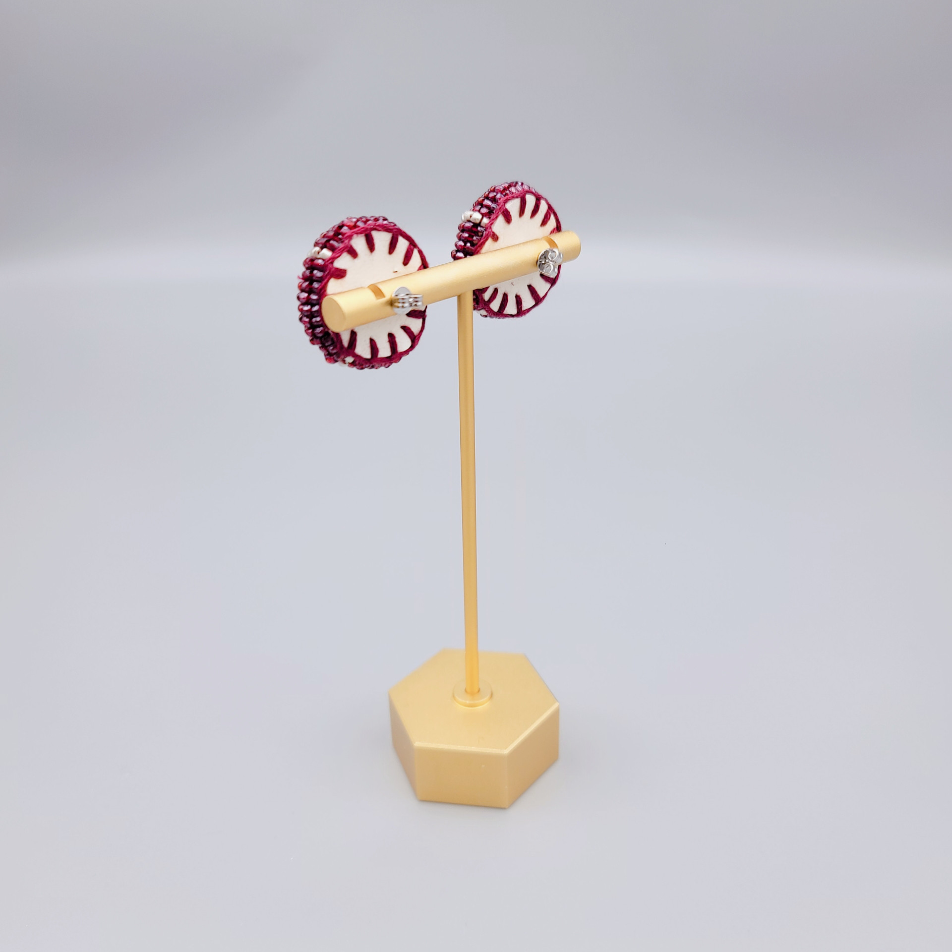 【pierce/earring】クールな丸ピアス/イヤリング[ワインレッド][オートクチュール刺繍]