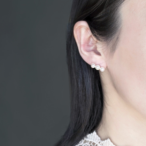 あこや真珠 】ベビーパールの3連スタッドピアス 14Kgf ピアス