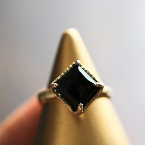 スクエアオニキスのステートメントリング 指輪・リング Pigeon