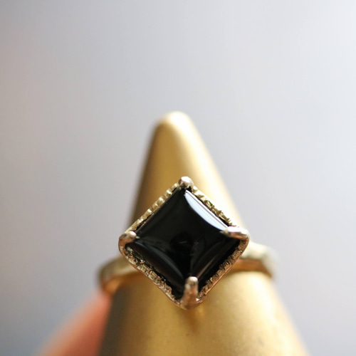 スクエアオニキスのステートメントリング 指輪・リング Pigeon