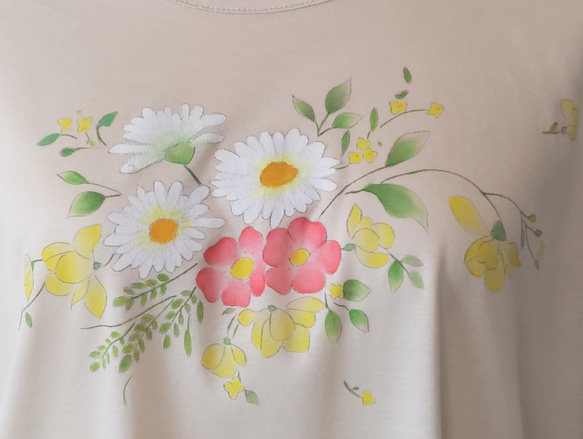 お花の手描き七分袖Tシャツ 4枚目の画像