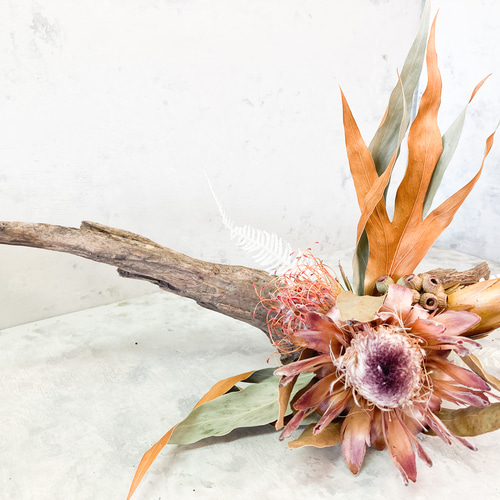 流木のフラワーアレジメントオブジェ（造花） 流木アレンジ（アクリルケース入） - つちかべ花店