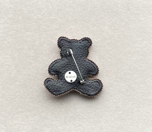 ビーズ刺繍のブローチ　-テディベア(オフホワイト)-teddy bear 5枚目の画像