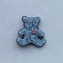 ビーズ刺繍のブローチ　-テディベア(グレー)-teddy bear 2枚目の画像