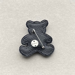 ビーズ刺繍のブローチ　-テディベア(グレー)-teddy bear 6枚目の画像