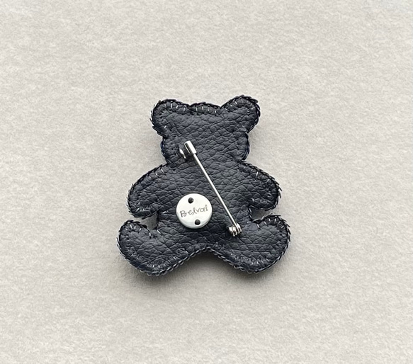 ビーズ刺繍のブローチ　-テディベア(グレー)-teddy bear 6枚目の画像