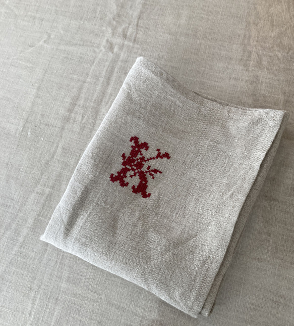 リネンクロス(青耳リネン）　アルファベット刺繍　K 3枚目の画像