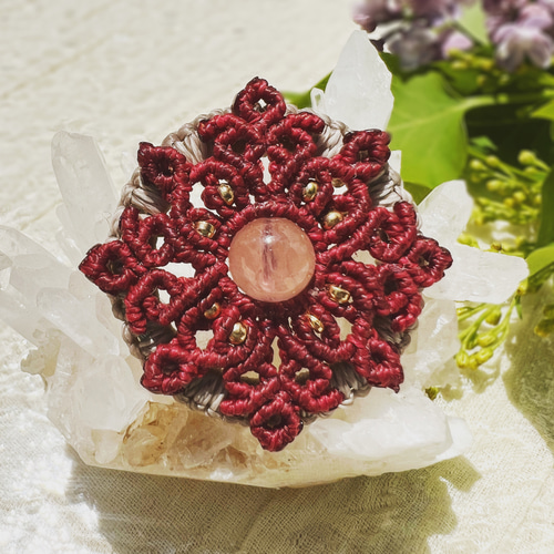 送料無料】マクラメブローチMANDARA 〜ローズクォーツ〜 ブローチ