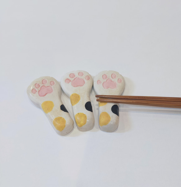 猫の手(三毛猫)  箸置き 3枚目の画像