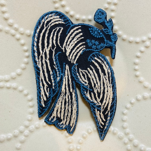 ブローチ(鳥・ミナペルホネン生地使用・ハンドメイド ブローチ(鳥・ミナペルホネン生地使用・ハンドメイド