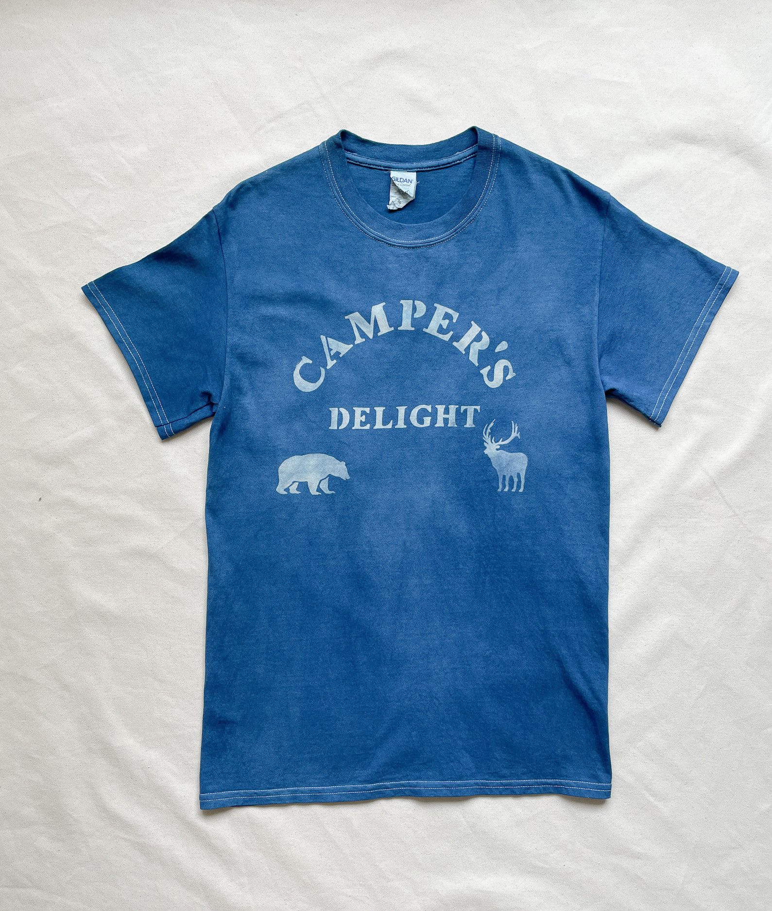 送料無料　藍染Tシャツ CAMPER'S DELIGHT　キャンプ　BBQ キャンパーの喜び　絞り染め　鹿　熊