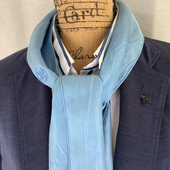 【インディゴ藍染】アスコットタイ風スカーフ シルク100％綾16匁家紋刺繍入り アスコットタイ風スカーフ