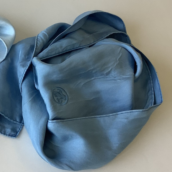 【インディゴ藍染】アスコットタイ風スカーフ シルク100％綾16匁家紋刺繍入り アスコットタイ風スカーフ