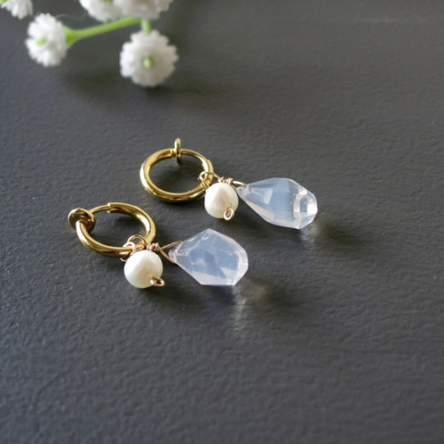 スコロライトと淡水パールの小さなフープイヤリング イヤリング  