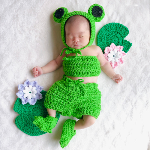 等身大アルバムmini】身長60cmまで 写真 ベビー 赤ちゃん 子ども ニューボーン 100日 ハーフバースデー 1歳 初誕生日出産祝い 記念  ギフト プレゼント オーダーメイド 家族 両親 おじいちゃん おばあちゃん マタニティ 名入れ メッセージ入 - 【HEARKO】- プレゼント ... ベビーコスチューム さくらんぼ ＊ ニューボーンフォト ハーフバースデー 桜