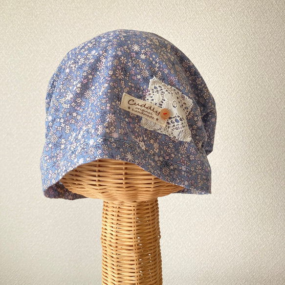 　医療用帽子　ケア帽子　ブルー小花柄 1枚目の画像