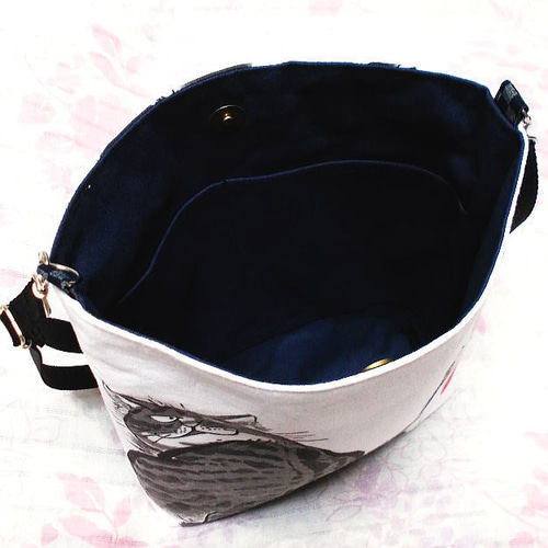 和柄 なにか！見返り猫ちゃんポシェット サコッシュ ショルダーバッグ