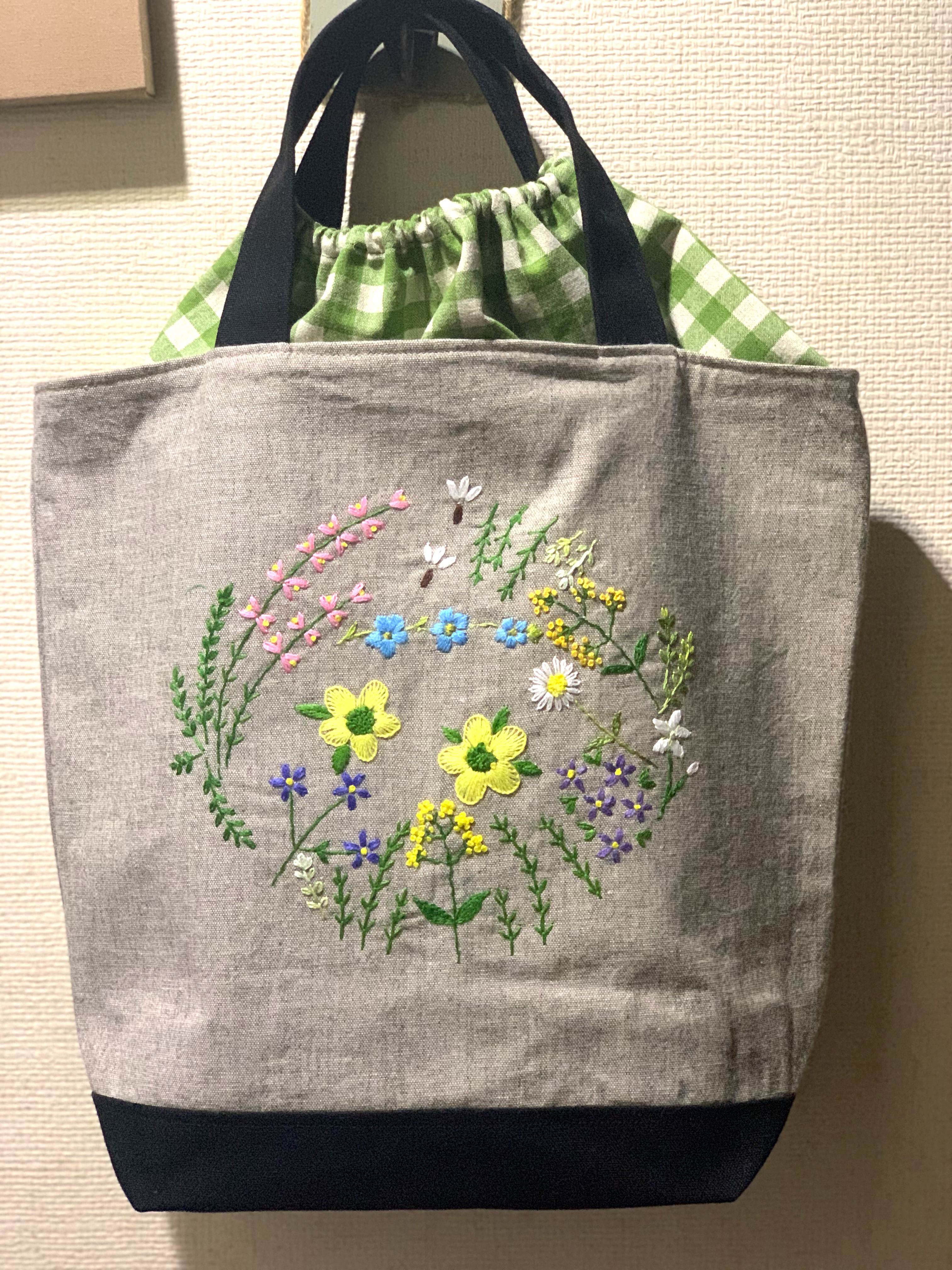 キツネノボタンと野の花の巾着バッグ