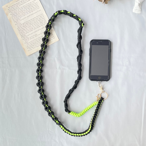 パラコードで作るスマホショルダーストラップ(ブラック×蛍光