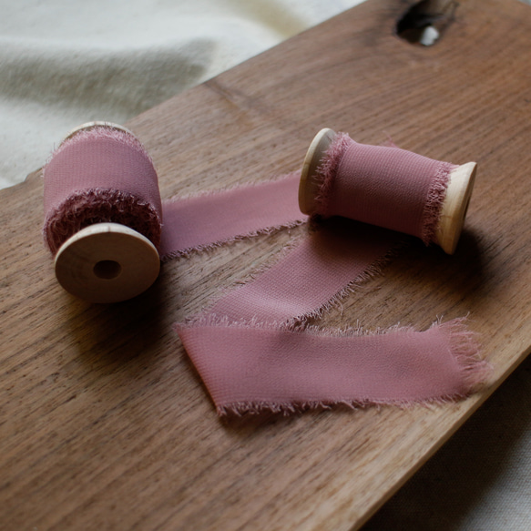 毛邊手撕雪紡絲帶 乾燥玫瑰 Dusty Pink 婚禮緞帶DIY材料 第2張的照片