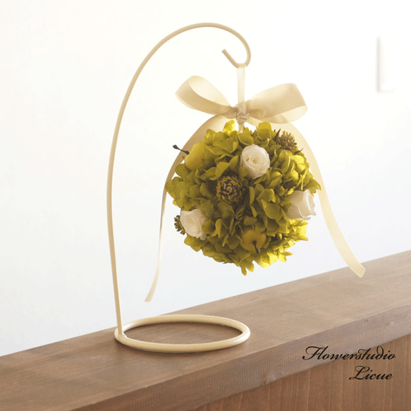 アイアンスタンドのプリザーブドフラワー