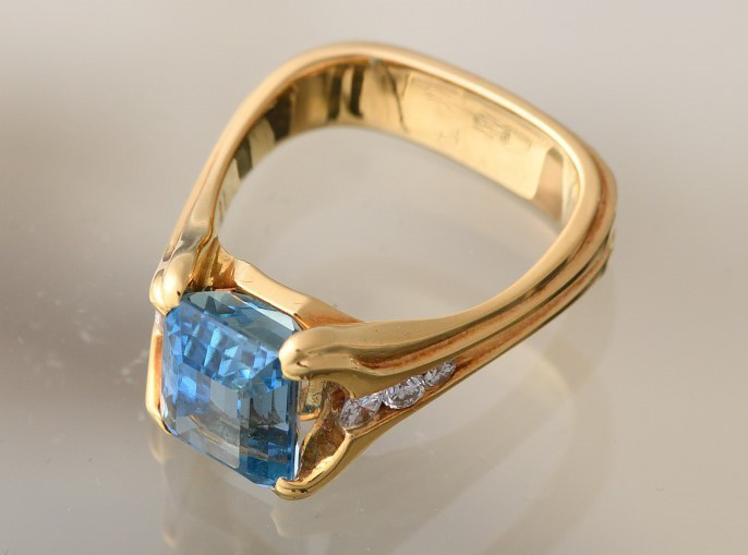 アクアマリンのデザインリング（旅のお守り）