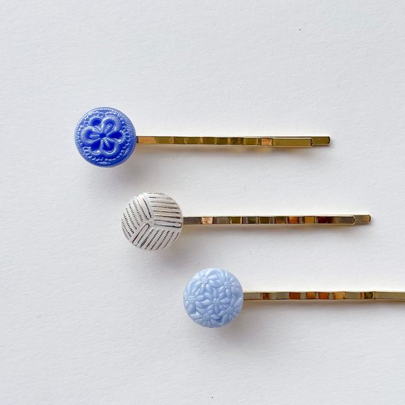 約束 / 青・白・水色から選べるチェコガラスボタンのヘアピン 1枚目の画像