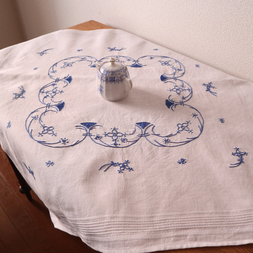 ドイツの手仕事/素敵なサキソニー柄（陶器の模様)手刺繍入り
