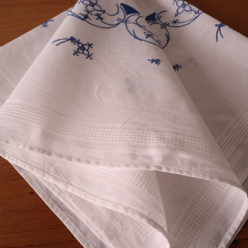 ドイツの手仕事/素敵なサキソニー柄（陶器の模様)手刺繍入り