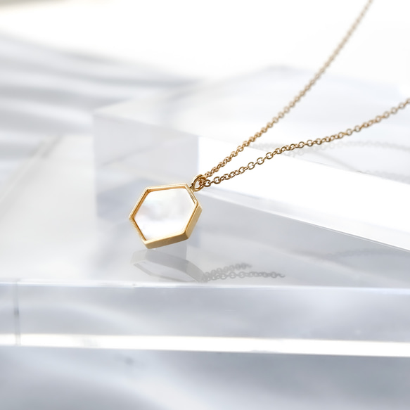 再入荷！【送料無料】mother of pearl hexagon necklace 1枚目の画像