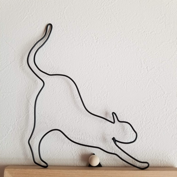 【 ねこの背伸び 飾り 】 ワイヤーアート ハロウィン モチーフ ねこ ワイヤークラフト 猫 ウォールデコ インテリア 1枚目の画像