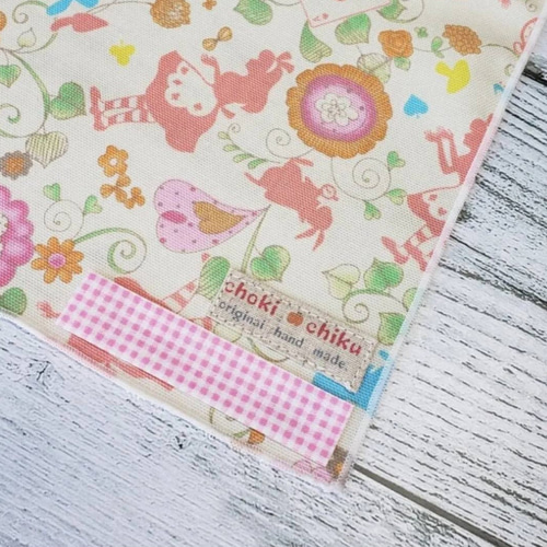 40×40 アリス柄(白)のランチョンマット、ランチマット、ナフキン【入園