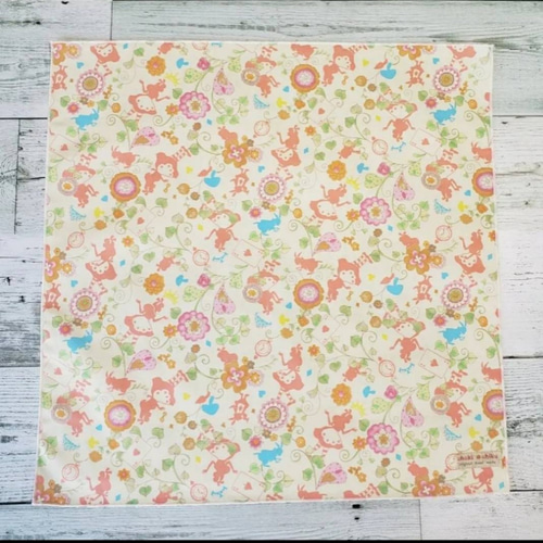 40×40 アリス柄(白)のランチョンマット、ランチマット、ナフキン【入園