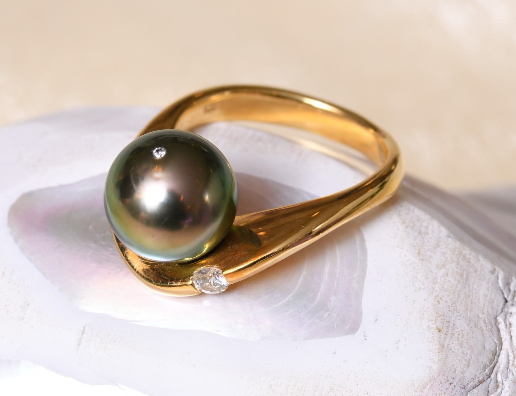 海の贈り物～真珠（ピーコック・グリーン）の指輪～