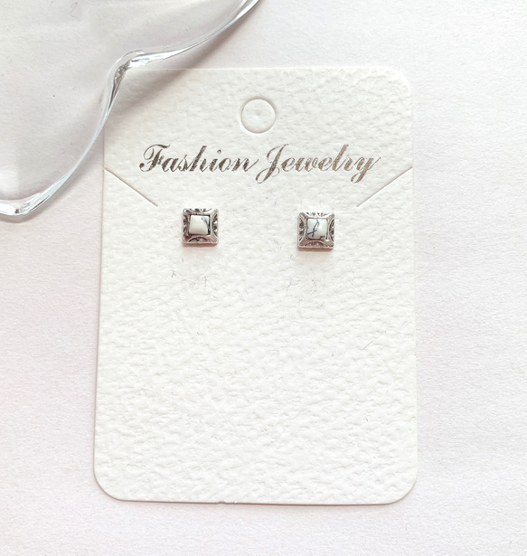 スクエア　ホワイトターコイズ調　ワンポイント　ピアス❤️   アンティークシルバー 2枚目の画像